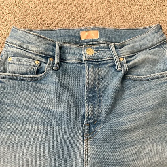 MOTHER Faded Blue Cropped Jeans - Picture 4 of 5